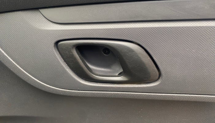 2016 Renault Kwid RXT 0.8, Petrol, Manual, 86,050 km, Driver Side Door Panels Control