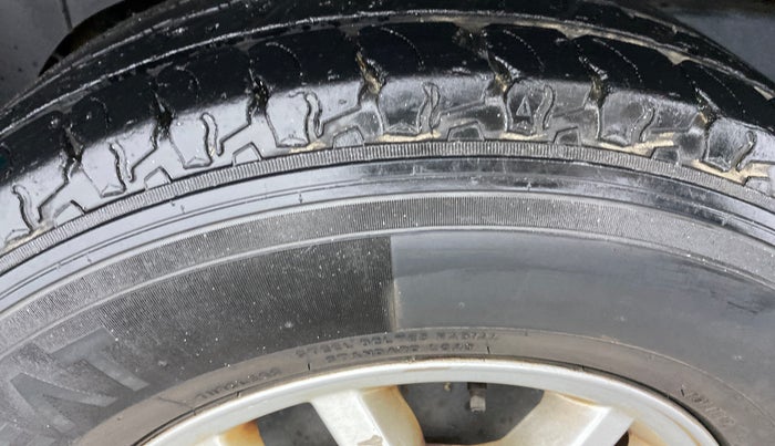2017 Mahindra TUV300 T8, Diesel, Manual, 32,345 km, Right Rear Tyre Tread