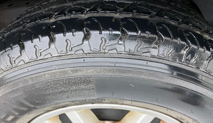 2017 Mahindra TUV300 T8, Diesel, Manual, 32,345 km, Left Rear Tyre Tread
