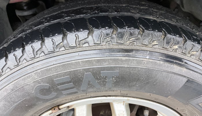 2017 Mahindra TUV300 T8, Diesel, Manual, 32,345 km, Left Front Tyre Tread