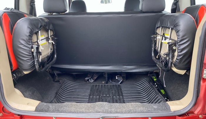 2017 Mahindra TUV300 T8, Diesel, Manual, 32,345 km, Boot Inside