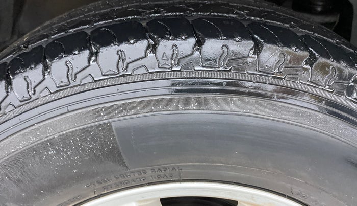 2017 Mahindra TUV300 T8, Diesel, Manual, 32,345 km, Right Front Tyre Tread