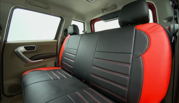 2017 Mahindra TUV300 T8, Diesel, Manual, 32,345 km, Right Side Rear Door Cabin