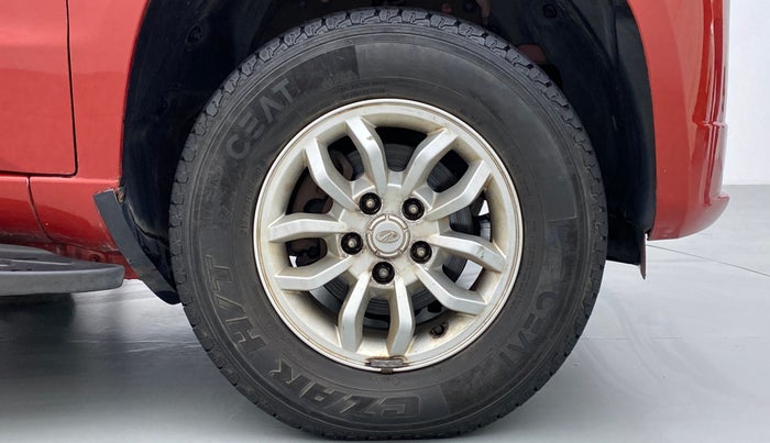 2017 Mahindra TUV300 T8, Diesel, Manual, 32,345 km, Right Front Wheel