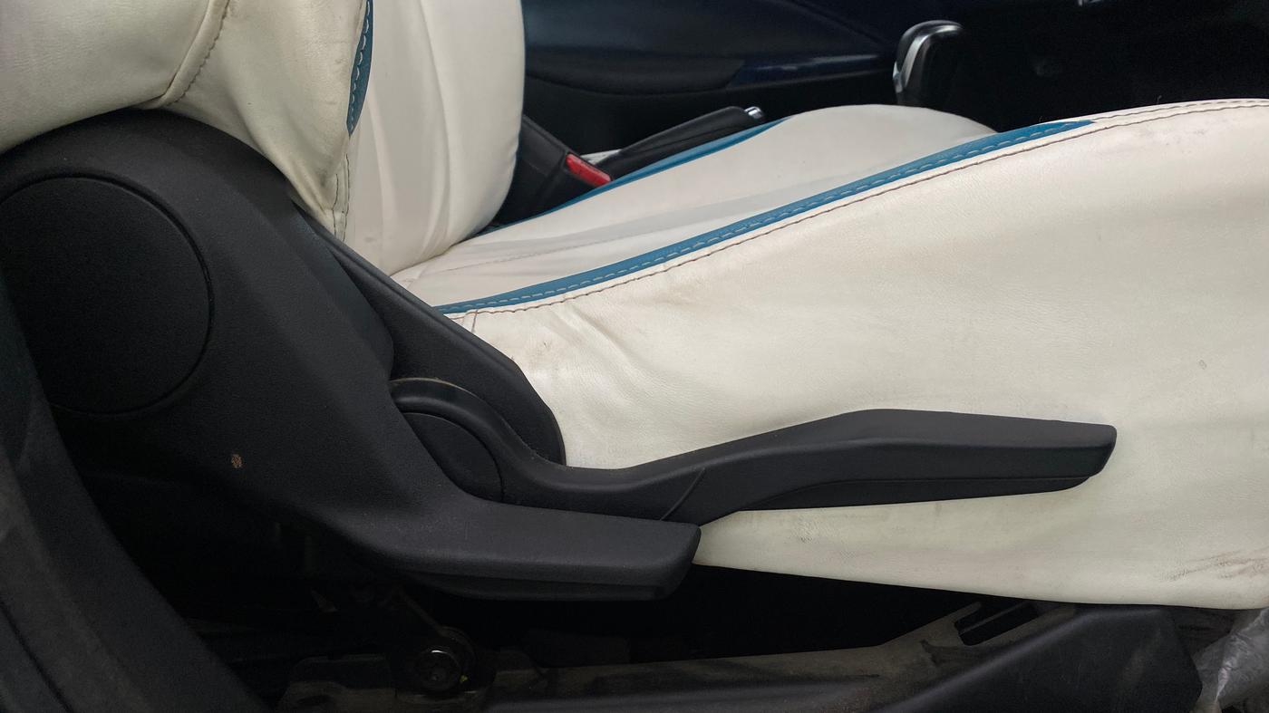 2022 Maruti Baleno ZETA 1.2 AGS, Petrol, Automatic, 55,207 km, Driver Side Adjustment Panel