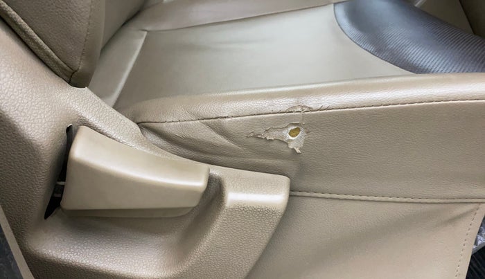 2018 Mahindra TUV300 T4 PLUS, Diesel, Manual, 50,706 km, Driver Side Adjustment Panel