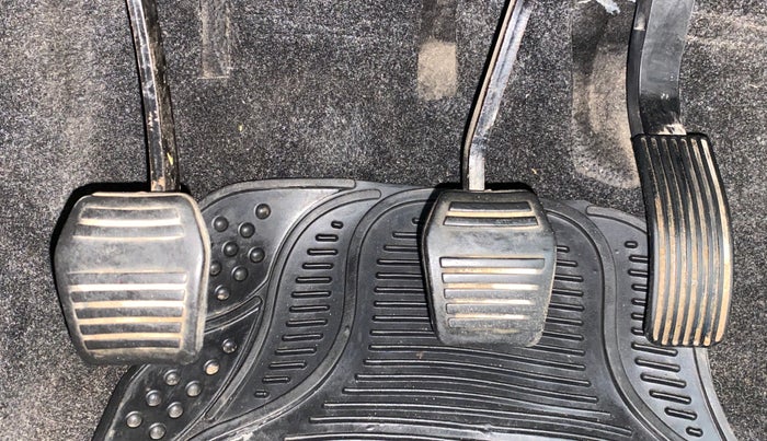 2018 Mahindra TUV300 T4 PLUS, Diesel, Manual, 50,706 km, Pedals