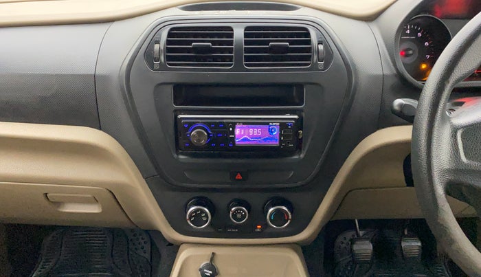 2018 Mahindra TUV300 T4 PLUS, Diesel, Manual, 50,706 km, Air Conditioner