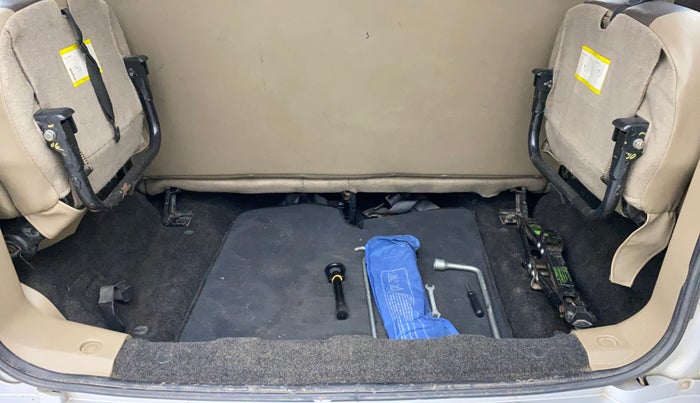 2018 Mahindra TUV300 T4 PLUS, Diesel, Manual, 50,706 km, Boot Inside