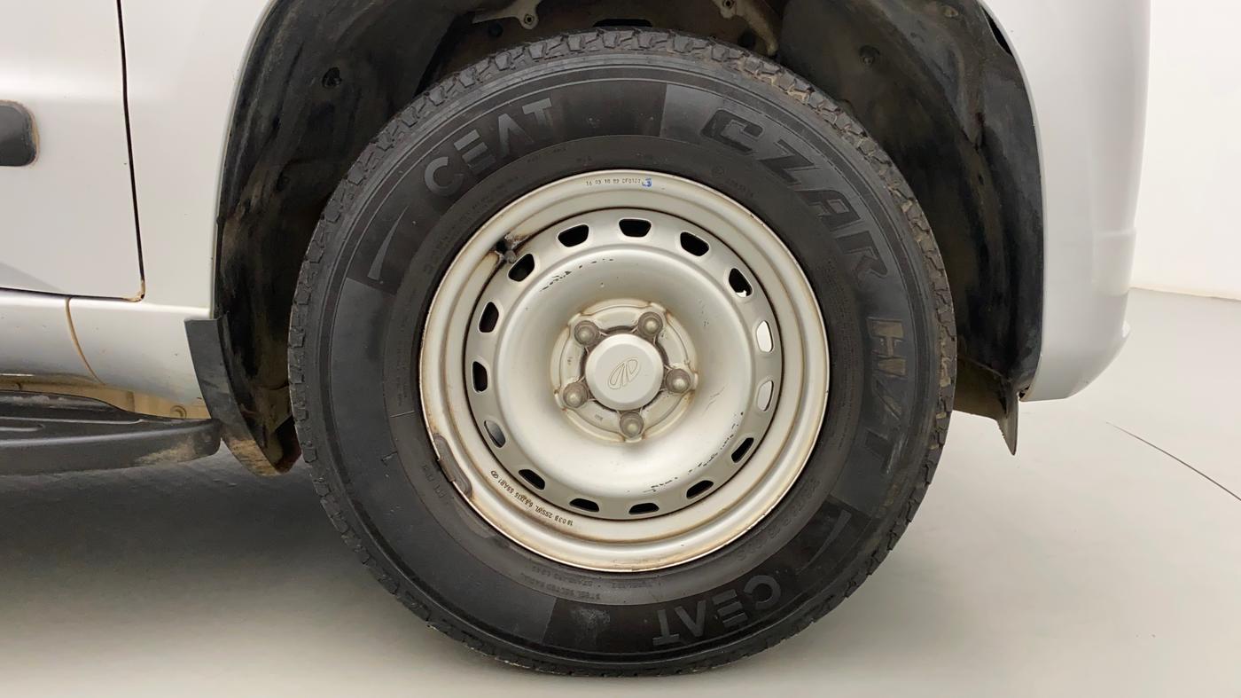 2018 Mahindra TUV300 T4 PLUS, Diesel, Manual, 50,706 km, Right Front Wheel