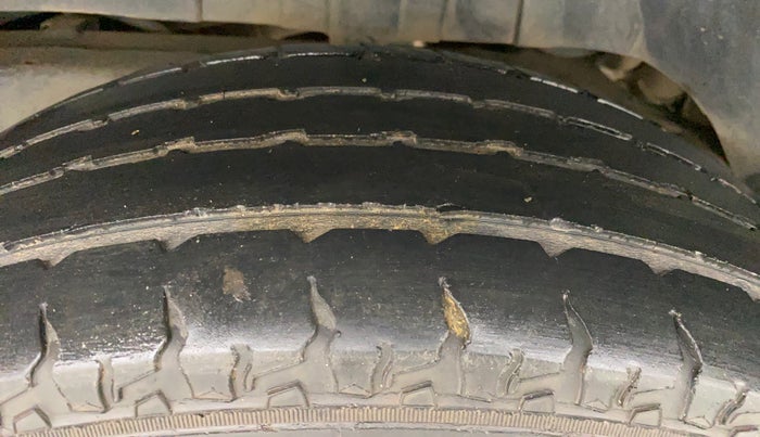 2018 Mahindra TUV300 T4 PLUS, Diesel, Manual, 50,706 km, Left Rear Tyre Tread