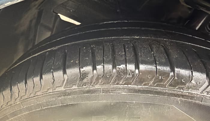 2017 Maruti Baleno DELTA PETROL 1.2, Petrol, Manual, 43,974 km, Left Front Tyre Tread