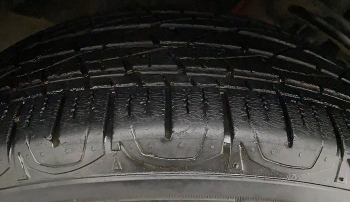 2017 Jeep Compass LIMITED (O) 2.0, Diesel, Manual, 27,094 km, Right Rear Tyre Tread