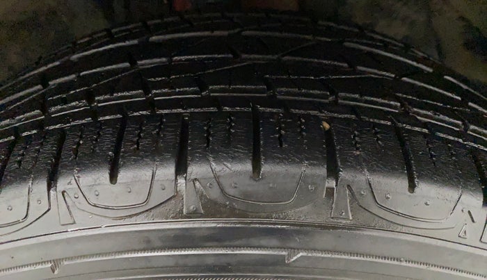 2017 Jeep Compass LIMITED (O) 2.0, Diesel, Manual, 27,094 km, Right Front Tyre Tread