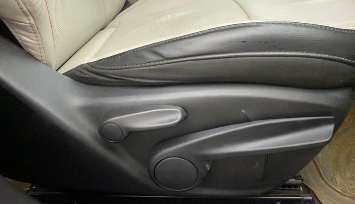 2017 Jeep Compass LIMITED (O) 2.0, Diesel, Manual, 27,094 km, Driver Side Adjustment Panel