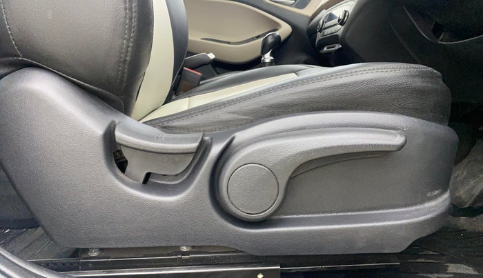 2016 Hyundai Elite i20 ASTA 1.2 (O), Petrol, Manual, 28,094 km, Driver Side Adjustment Panel