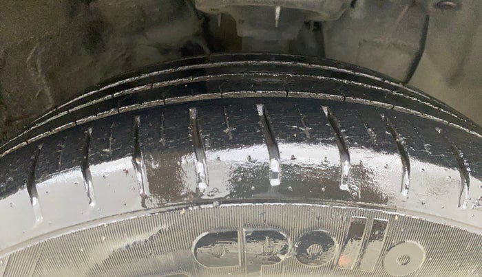 2016 Hyundai Elite i20 ASTA 1.2 (O), Petrol, Manual, 28,094 km, Right Front Tyre Tread