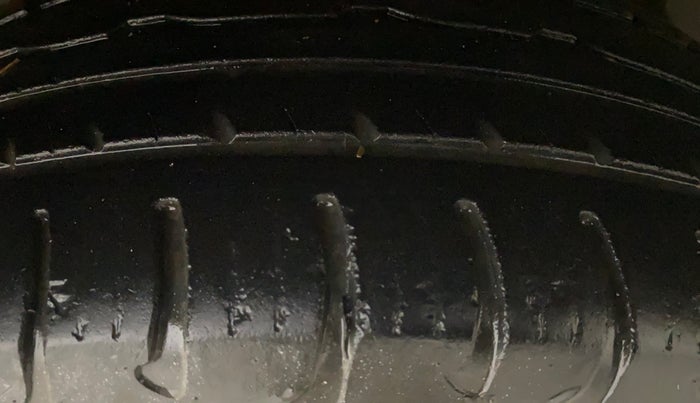 2018 Renault Duster 110 PS RXZ DIESEL, Diesel, Manual, 40,910 km, Right Front Tyre Tread