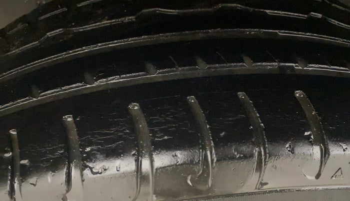 2018 Renault Duster 110 PS RXZ DIESEL, Diesel, Manual, 40,910 km, Right Rear Tyre Tread