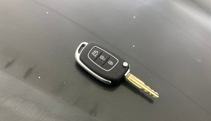 2019 Hyundai VENUE S 1.0 TURBO DCT, Petrol, Automatic, 50,444 km, Key Close Up