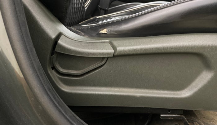 2019 Hyundai VENUE S 1.0 TURBO DCT, Petrol, Automatic, 50,444 km, Driver Side Adjustment Panel