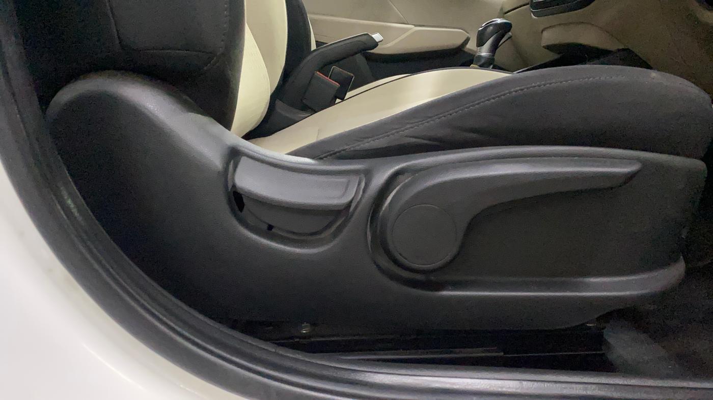 2018 Hyundai Verna 1.6 CRDI SX + AT, Diesel, Automatic, 51,028 km, Driver Side Adjustment Panel