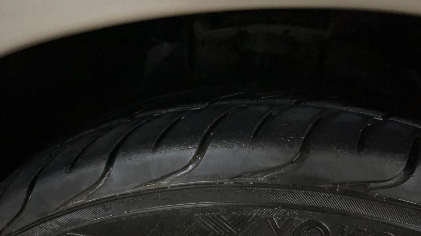 2021 Ford Figo Aspire TITANIUM 1.2 PETROL, Petrol, Manual, 45,310 km, Right Front Tyre Tread