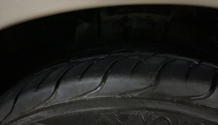 2021 Ford Figo Aspire TITANIUM 1.2 PETROL, Petrol, Manual, 45,310 km, Right Front Tyre Tread