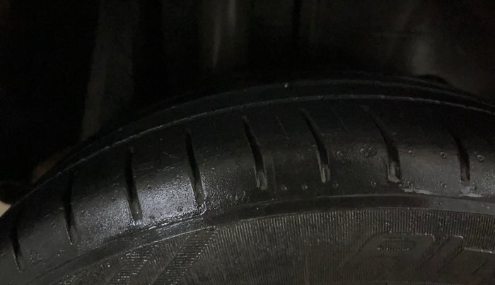 2021 Ford Figo Aspire TITANIUM 1.2 PETROL, Petrol, Manual, 45,310 km, Right Rear Tyre Tread