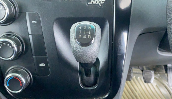 2017 Mahindra KUV 100 NXT K2 6 STR, Petrol, Manual, 19,117 km, Gear Lever