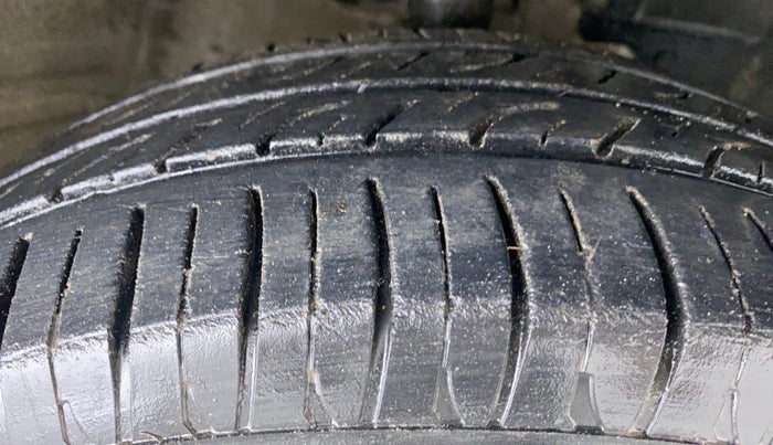 2017 Mahindra KUV 100 NXT K2 6 STR, Petrol, Manual, 19,117 km, Right Front Tyre Tread