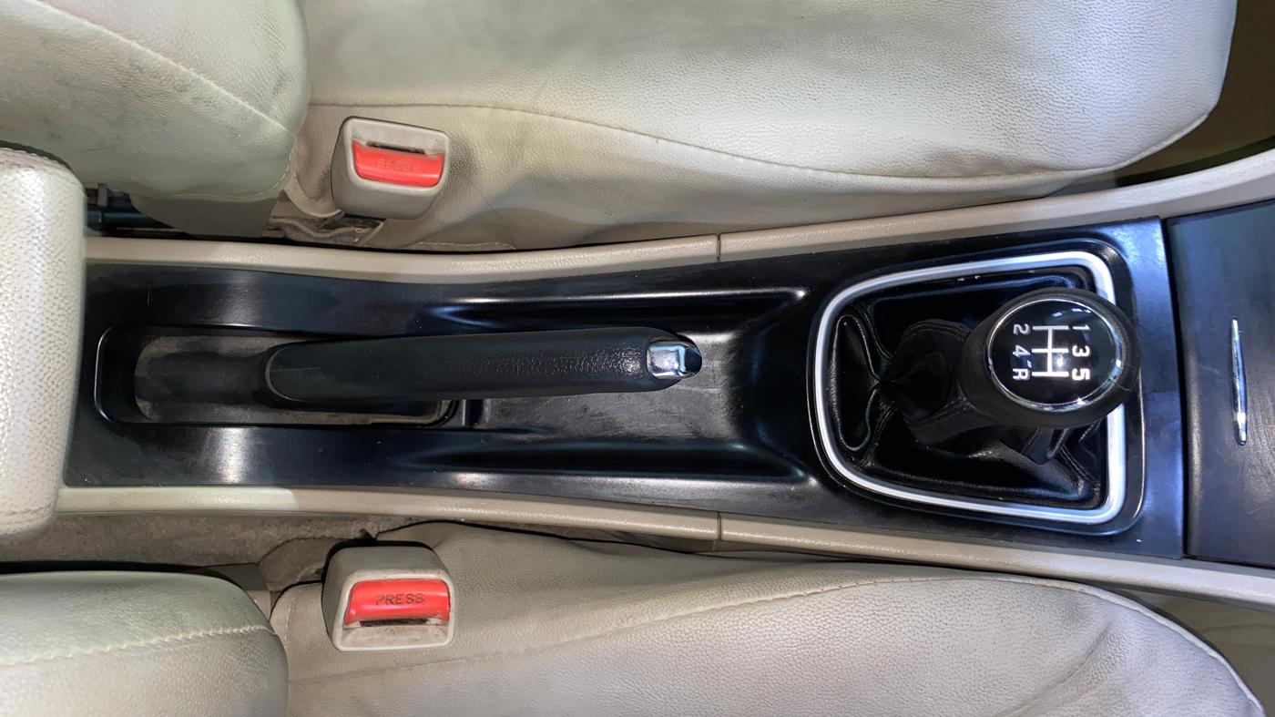2019 Maruti Ciaz DELTA 1.5 SHVS MT PETROL, Petrol, Manual, 43,958 km, Gear Lever