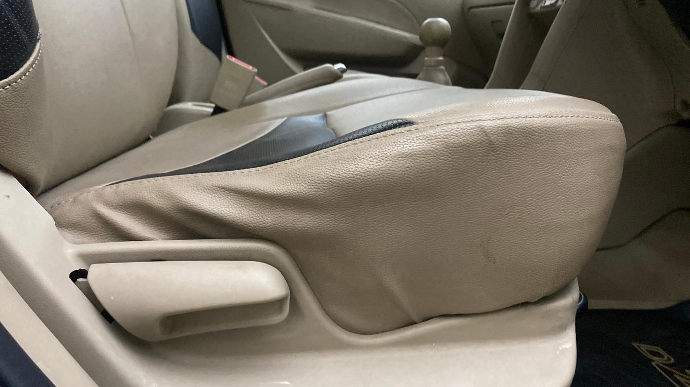 2016 Maruti Swift Dzire VXI, Petrol, Manual, 66,053 km, Driver Side Adjustment Panel