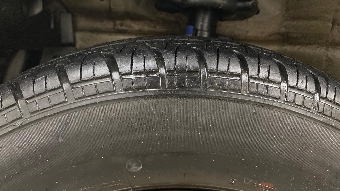 2016 Maruti Swift Dzire VXI, Petrol, Manual, 66,053 km, Left Front Tyre Tread