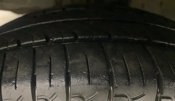 2014 Hyundai Eon ERA +, Petrol, Manual, 51,648 km, Left Front Tyre Tread