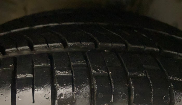 2014 Hyundai Eon ERA +, Petrol, Manual, 51,648 km, Right Front Tyre Tread