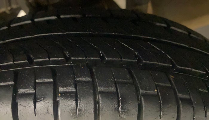 2014 Hyundai Eon ERA +, Petrol, Manual, 51,648 km, Right Rear Tyre Tread