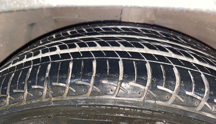 2019 Maruti Ciaz SIGMA 1.5 SHVS MT  PETROL, Petrol, Manual, 31,036 km, Left Front Tyre Tread