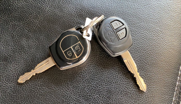 2018 Maruti IGNIS DELTA 1.2, CNG, Manual, 39,817 km, Key Close Up