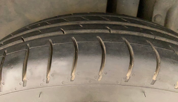 2014 Maruti Swift Dzire VXI, Petrol, Manual, 71,918 km, Left Rear Tyre Tread