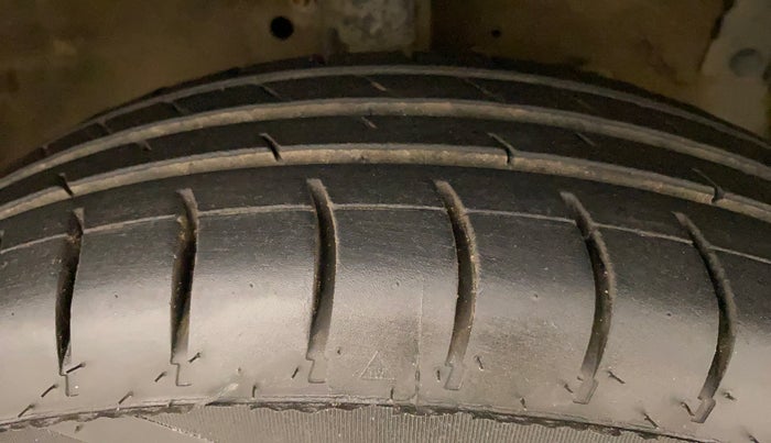 2014 Maruti Swift Dzire VXI, Petrol, Manual, 71,918 km, Right Front Tyre Tread