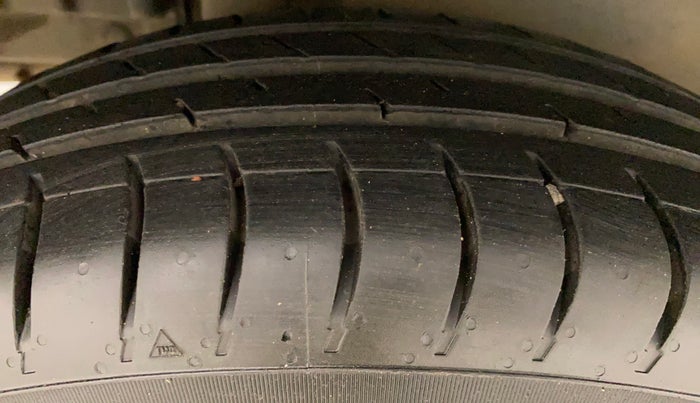 2014 Maruti Swift Dzire VXI, Petrol, Manual, 71,918 km, Right Rear Tyre Tread
