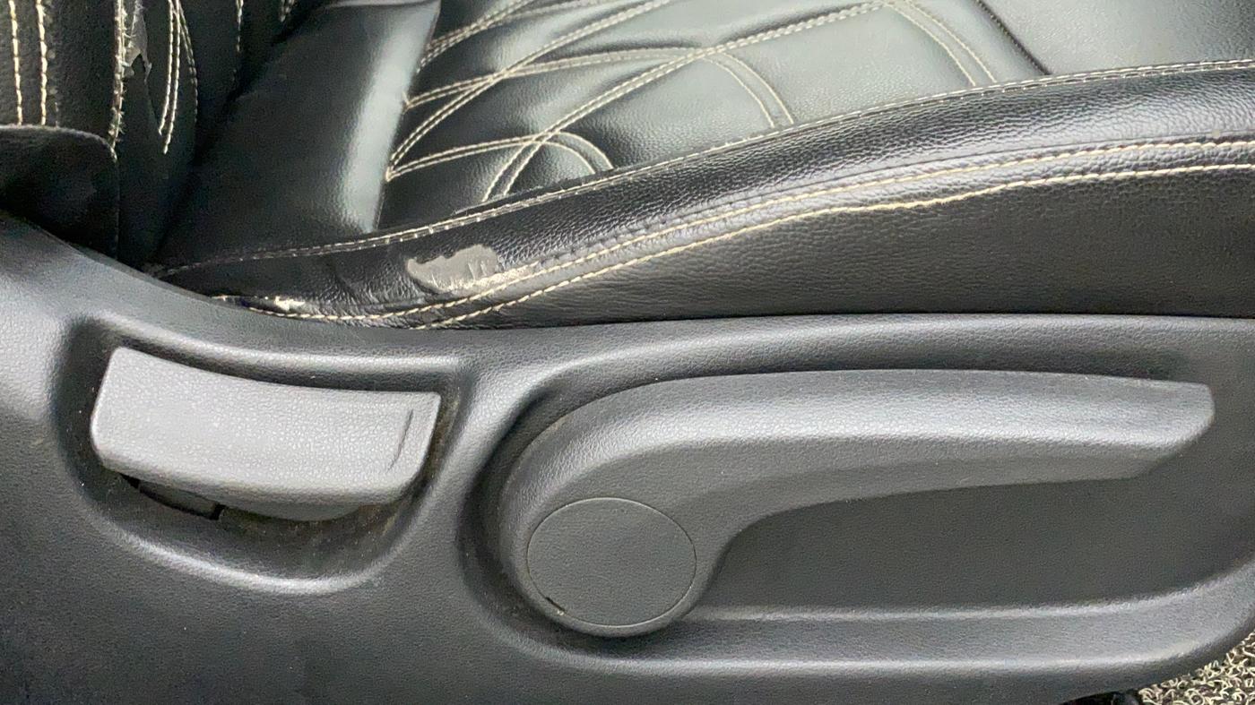 2018 Hyundai Verna 1.6 VTVT SX, CNG, Manual, 50,302 km, Driver Side Adjustment Panel