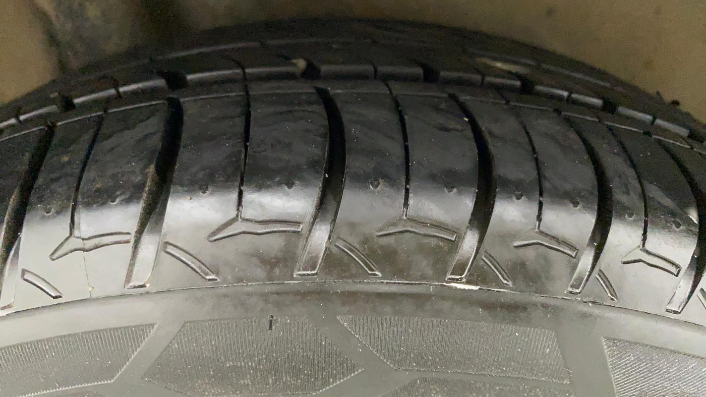2018 Hyundai Verna 1.6 VTVT SX, CNG, Manual, 50,302 km, Right Rear Tyre Tread