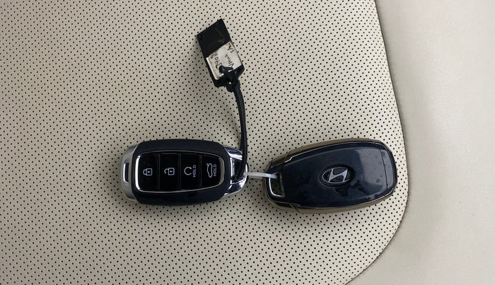 2023 Hyundai Verna SX (O)1.5 VTVT, Petrol, Manual, 24,791 km, Key Close Up