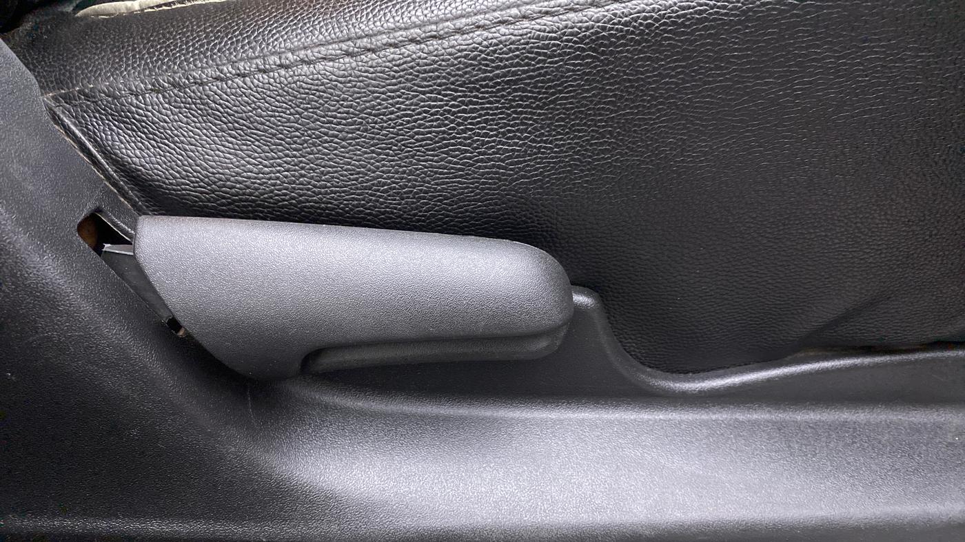 2018 Maruti Vitara Brezza VDI, Diesel, Manual, 81,162 km, Driver Side Adjustment Panel