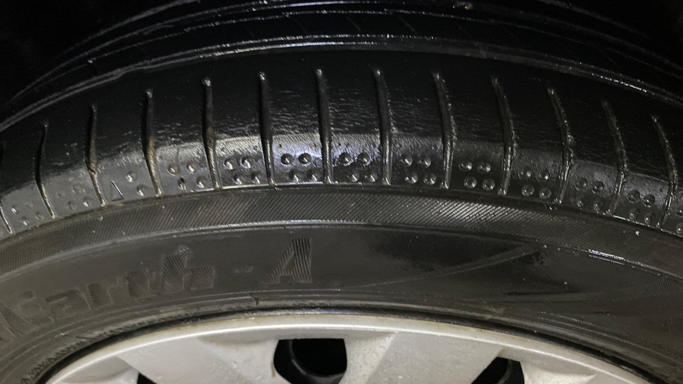 2014 Volkswagen Polo COMFORTLINE 1.2L PETROL, Petrol, Manual, 65,813 km, Right Rear Tyre Tread