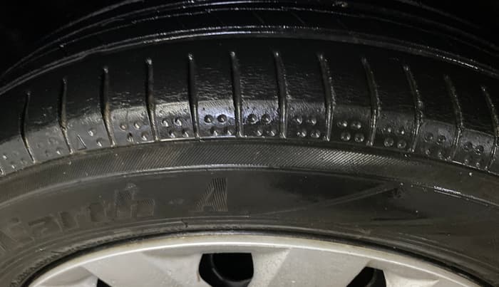 2014 Volkswagen Polo COMFORTLINE 1.2L PETROL, Petrol, Manual, 65,813 km, Right Rear Tyre Tread