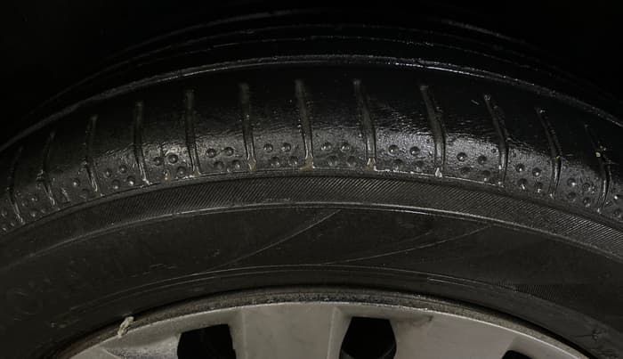 2014 Volkswagen Polo COMFORTLINE 1.2L PETROL, Petrol, Manual, 65,813 km, Left Rear Tyre Tread