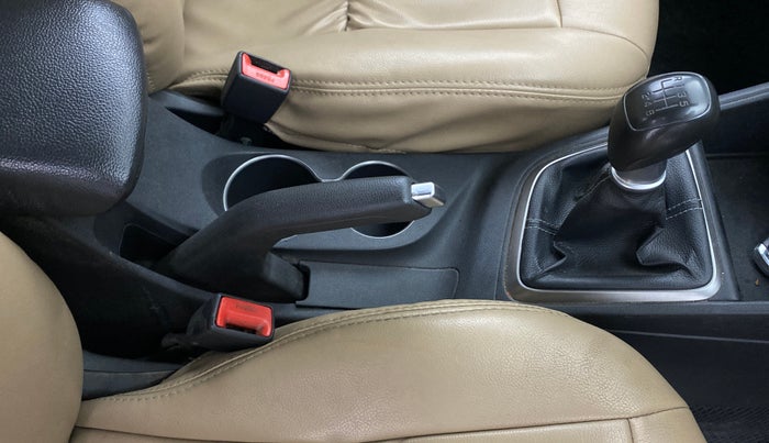 2019 Hyundai Verna 1.6 VTVT SX, Petrol, Manual, 50,166 km, Gear Lever